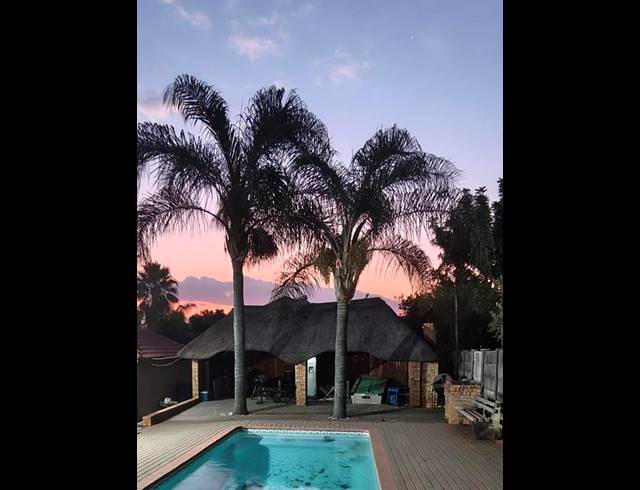 4 BEDROOM HOUSE FOR SALE IN THE REEDS